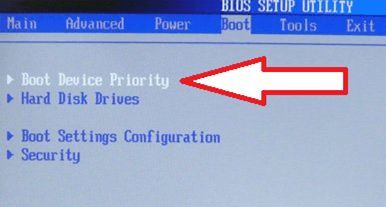 открываем раздел Boot Device Priority открываем раздел Boot Device Priority